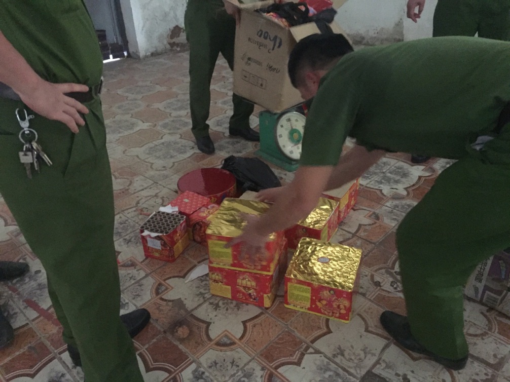 Đội Quản lý thị trường Lạng Giang kiểm tra, bắt giữ 45,2 kg pháo các loại