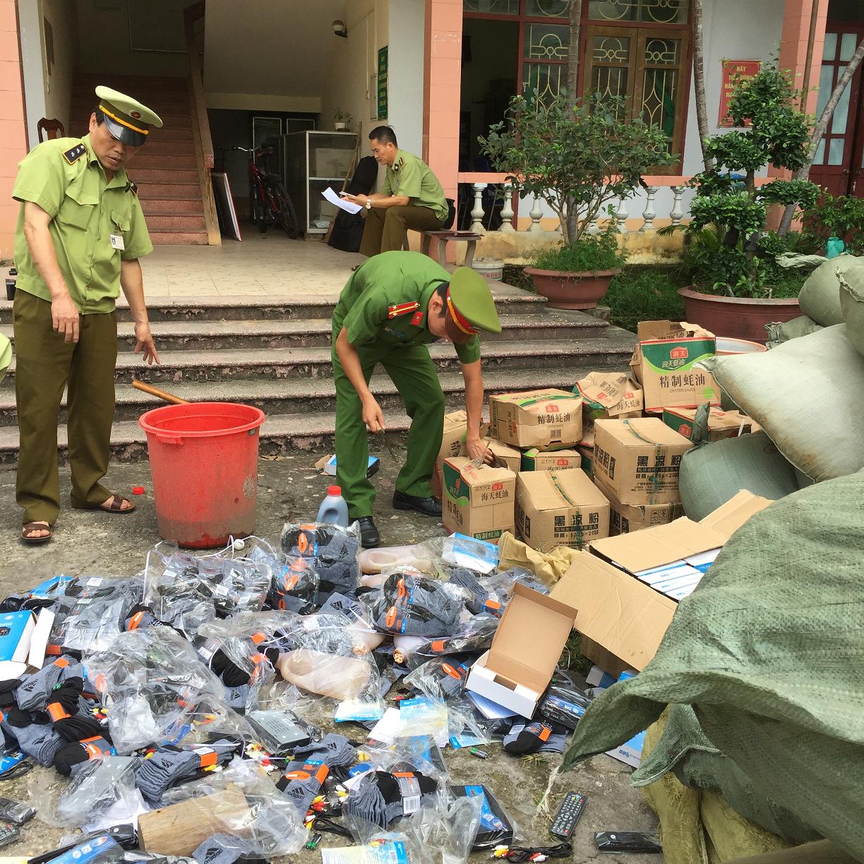 Chi cục Quản lý thị trường Bắc Giang tổ chức tiêu hủy hàng hóa vi phạm