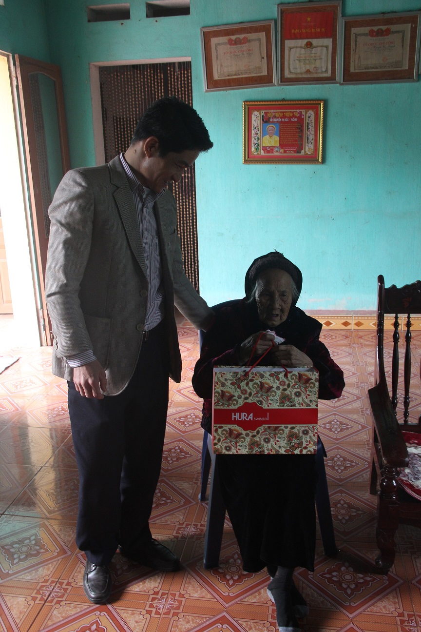 Sở Công Thương Bắc Giang tổ chức thăm và tặng quà Mẹ Việt Nam anh hùng