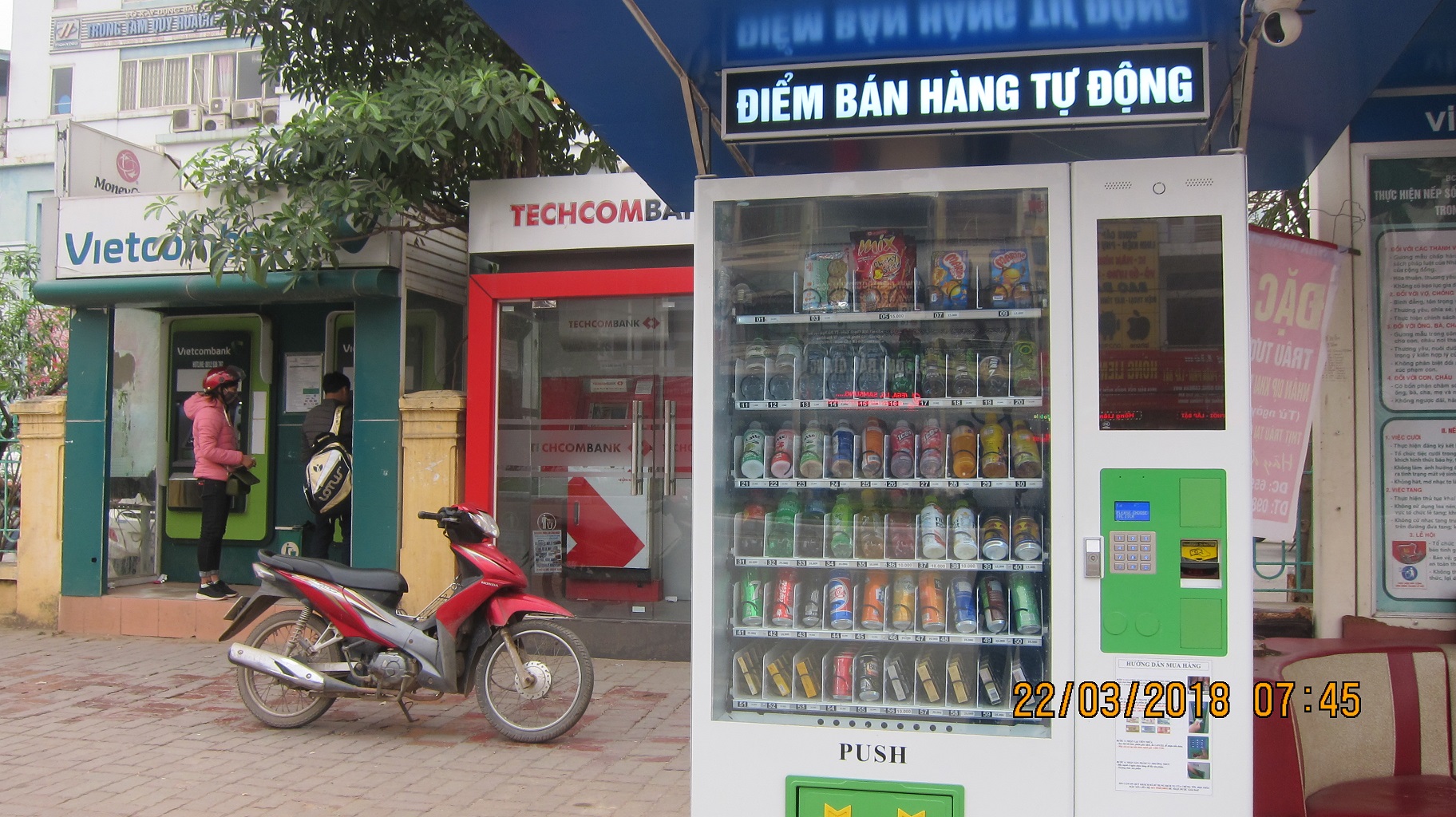 Bắc Giang: Đã có máy bán hàng tự động tại điểm chờ xe buýt